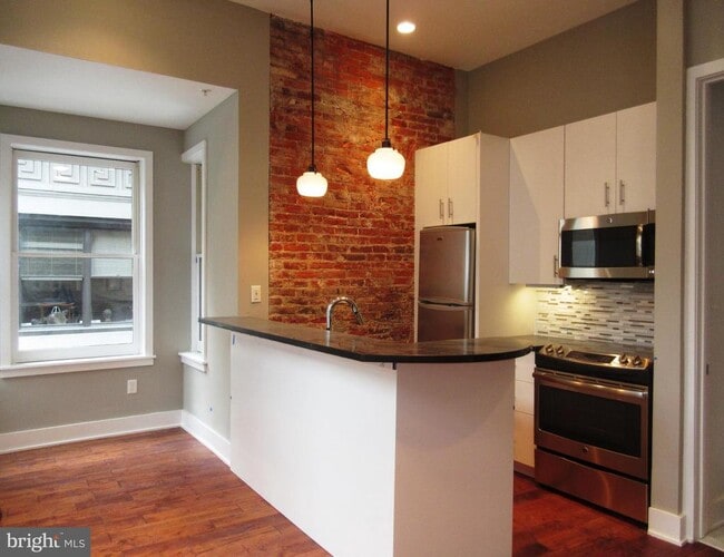 Building Photo - 126 S 16th St