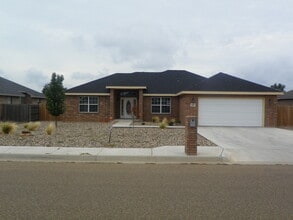 Building Photo - SPECTACULAR NEWER HOME, FIREPLACE, FORMAL ...