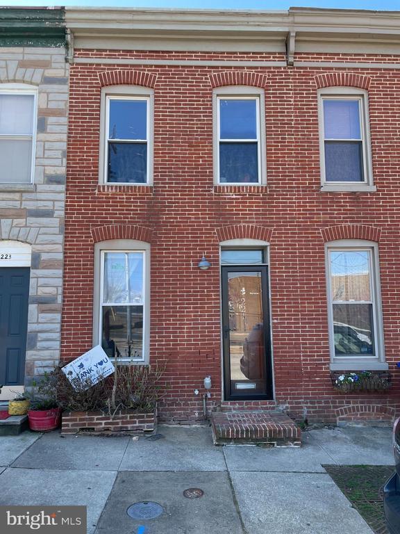 Building Photo - 221 E Heath St