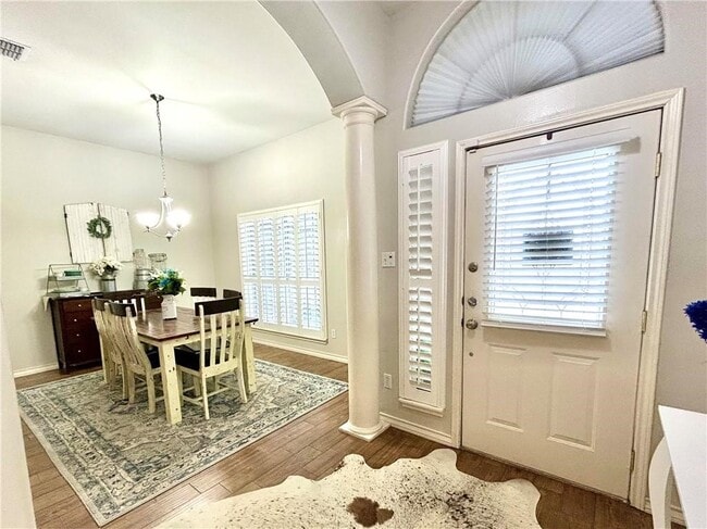 Building Photo - 7005 Vineyard Dr