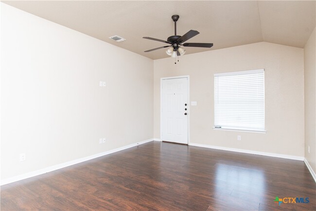 Building Photo - 1102 Grace Point Dr