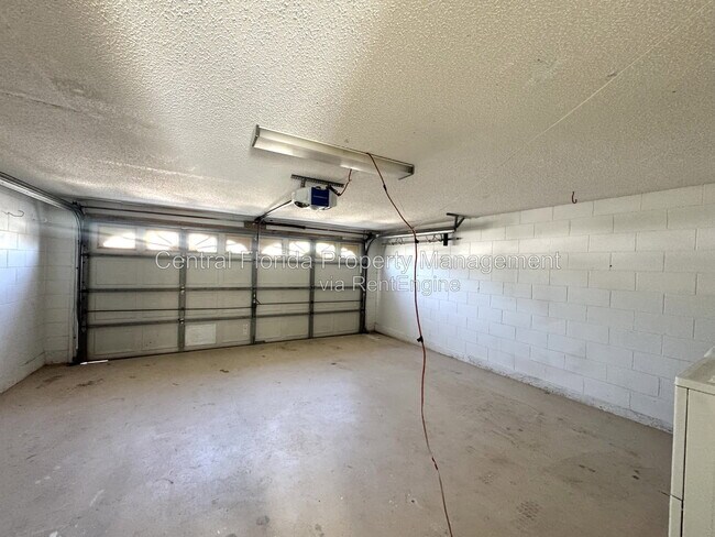 Building Photo - 2985 Viscount Cir