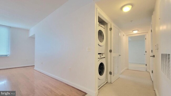 Building Photo - 2451 Midtown Ave