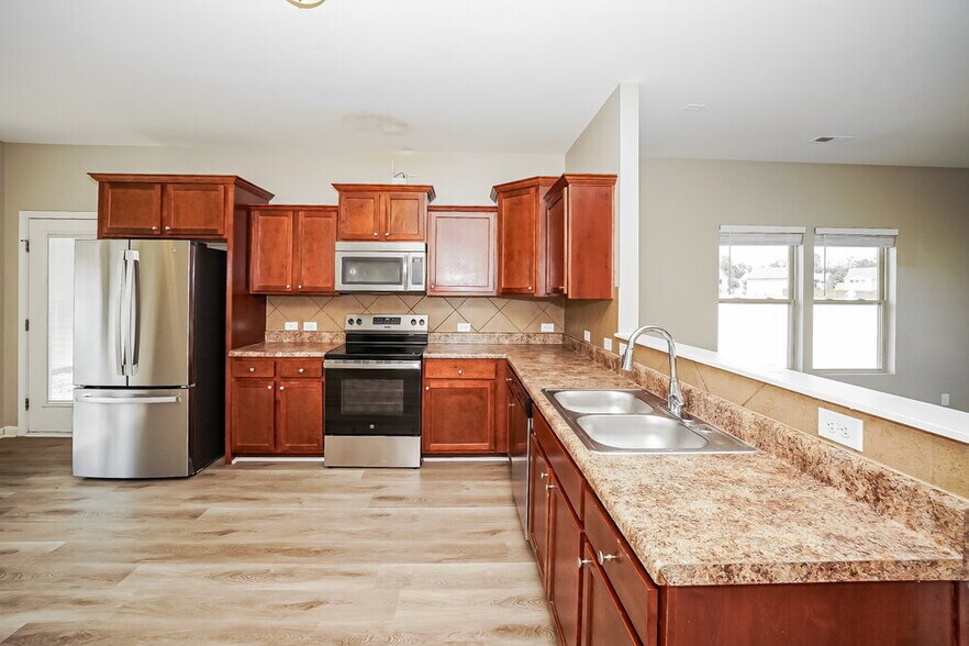 Building Photo - 3343 Saddlebrook Dr