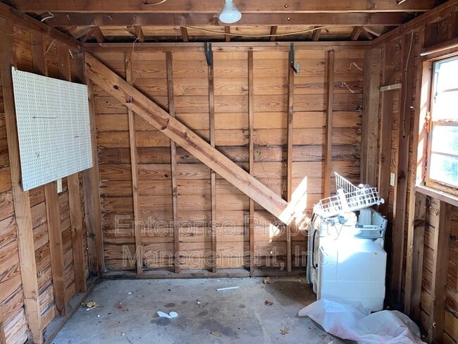 Building Photo - 414 N Willett St