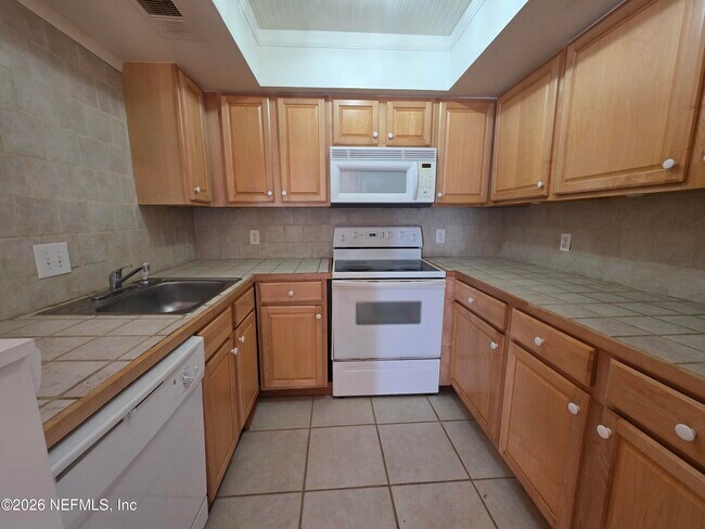 Building Photo - 1603 Challenger Ct W