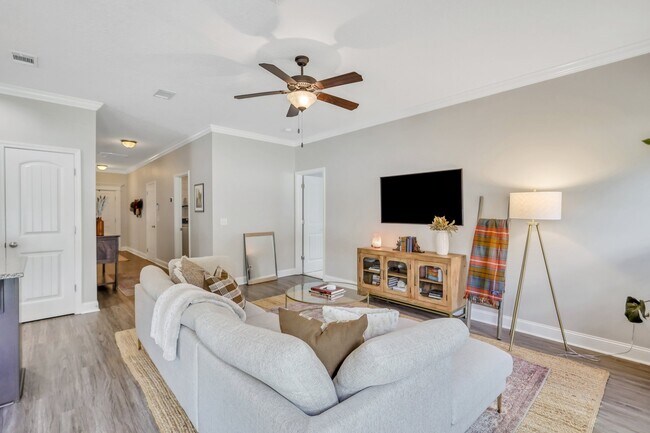 Building Photo - 725 Waterlily Ct