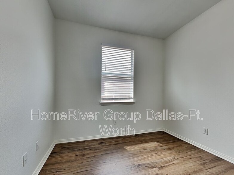 Building Photo - 11528 Henderson Dr