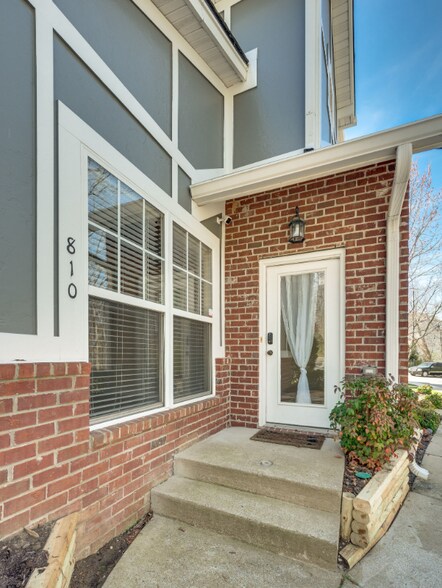 Building Photo - 810 Bracken Trail