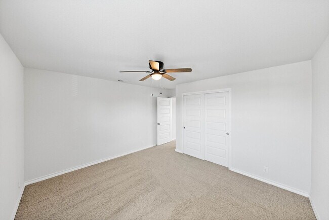 Building Photo - Spacious 5-Bedroom Rental on Oversized Cor...