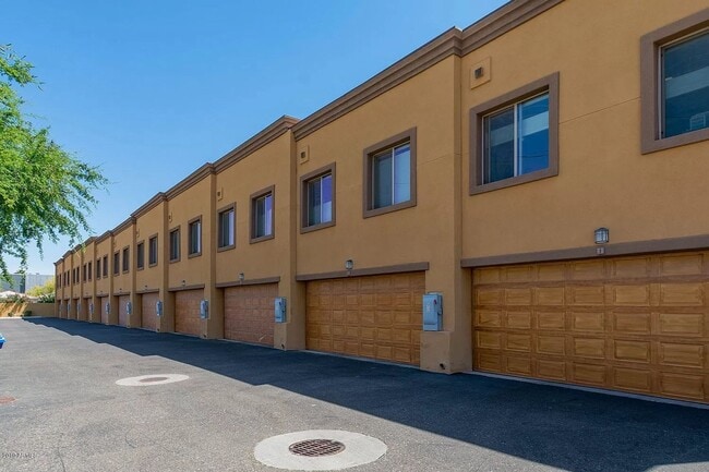 Building Photo - 3 Bed | 3.5 Bath - Biltmore Luxury Townhomes