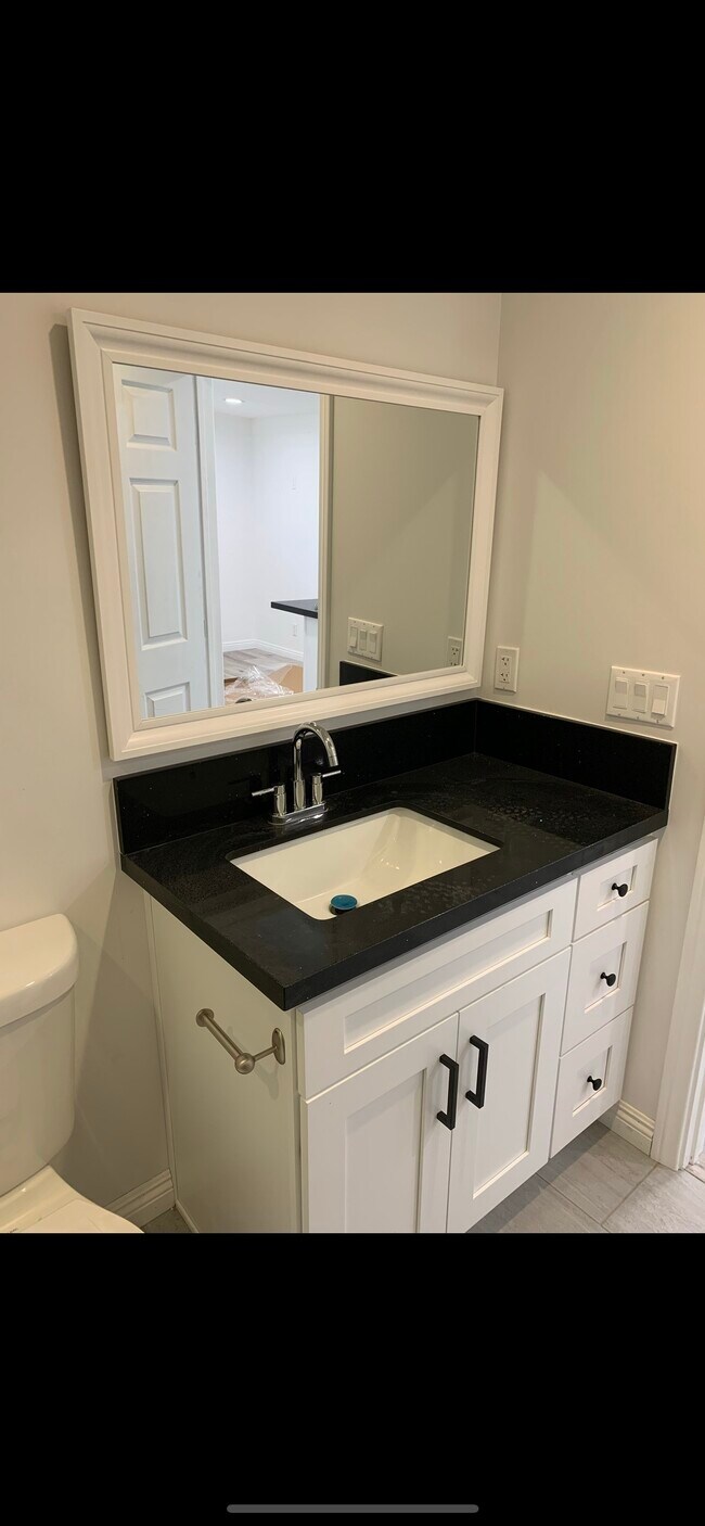 Building Photo - 10348 Petit Ave