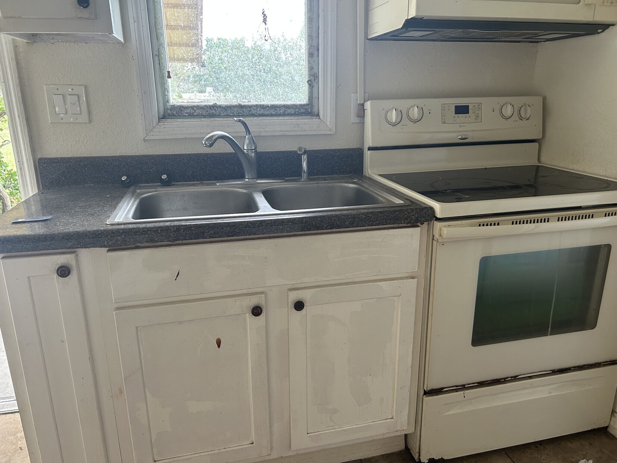 Kitchen 2 Unit A - 613 N Dixie Ave