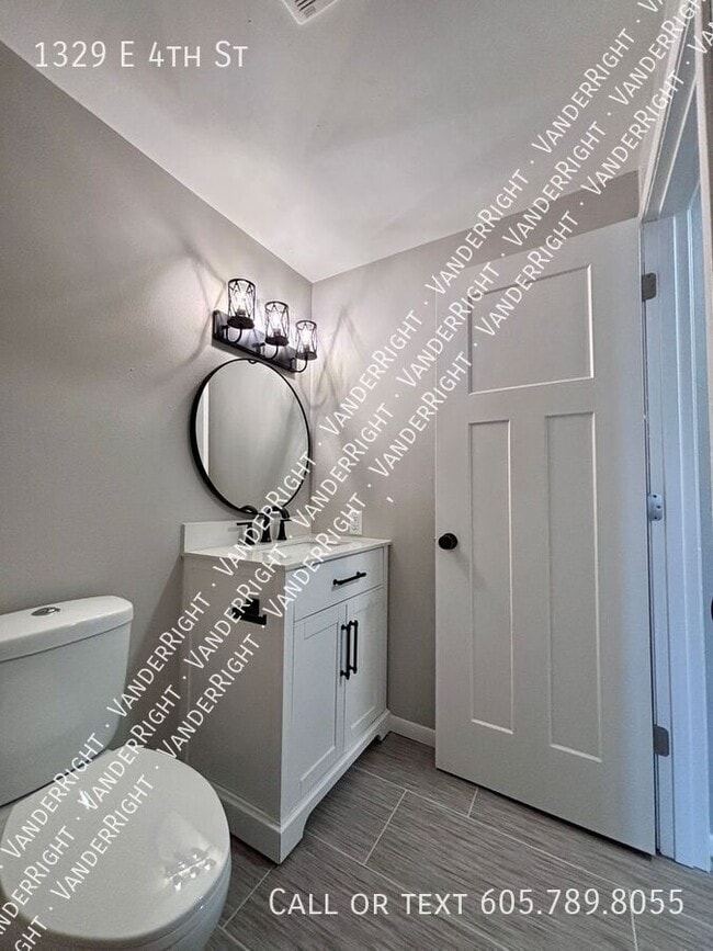 Building Photo - 1329 E 4th St