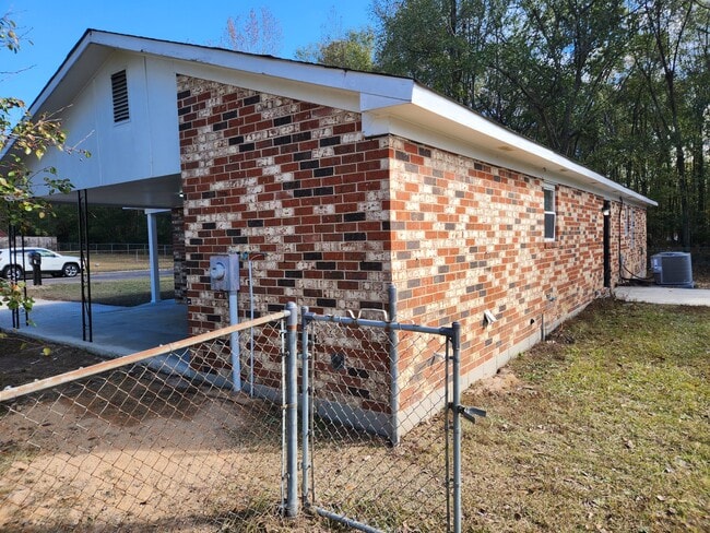 Building Photo - 2808 Nighthawk Dr
