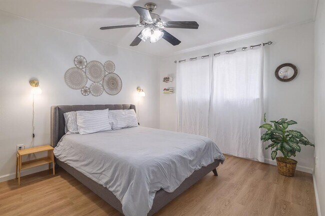 Building Photo - 1422 Collier St