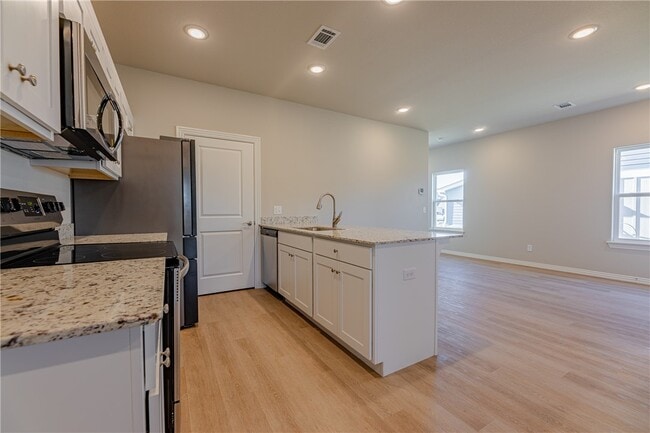 Building Photo - 1406 SW Casuarina Dr