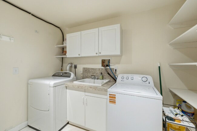 Building Photo - 12 E 500 S