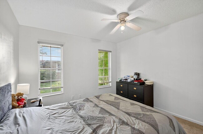Building Photo - 2700 Yarmouth Dr