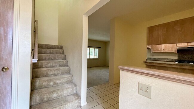 Building Photo - Stoneridge Garden Home with Air Conditioning *Available August 2026