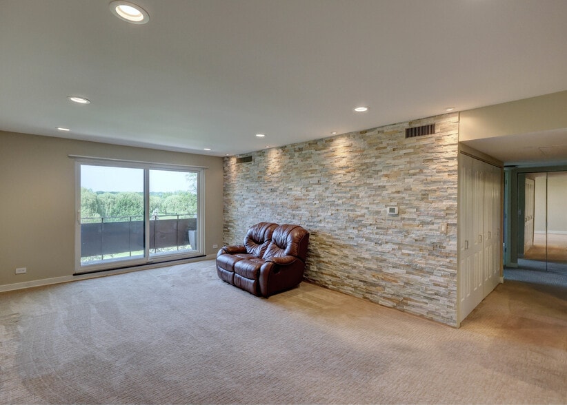 Living Room - 700 Wellington Ave