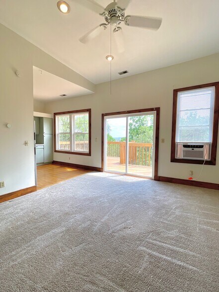 Building Photo - 543 Klotter Ave