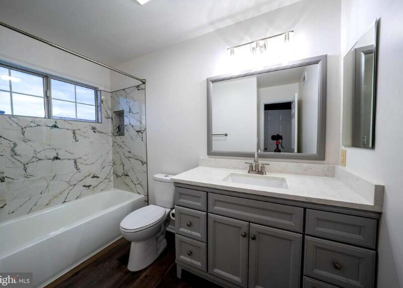 Building Photo - 14049 Vista Dr