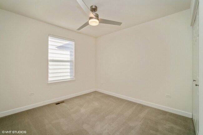 Building Photo - 3s565 Camden St