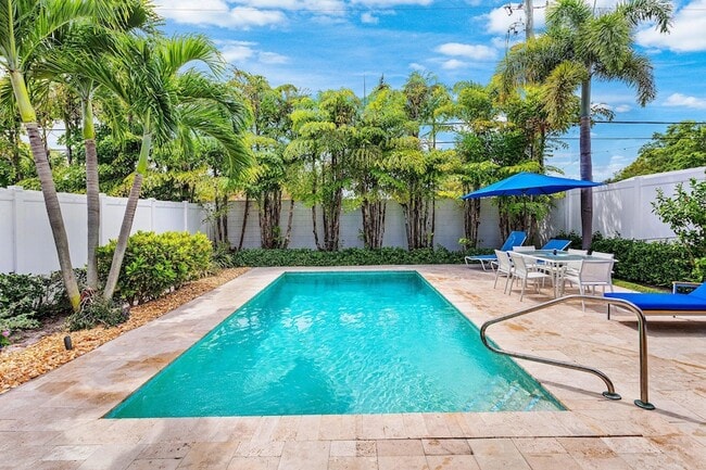 Building Photo - 342 NE 7th Ave