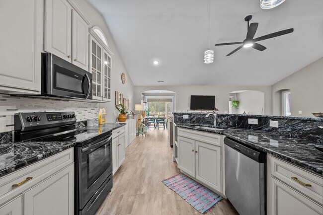 Building Photo - 508 Azalea Dr