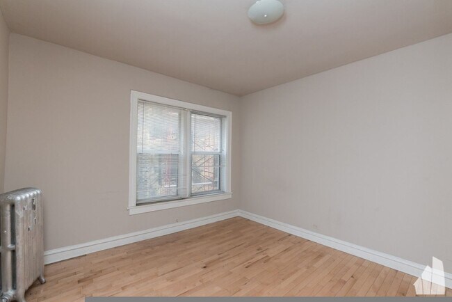 Building Photo - 5665 N Ridge Ave