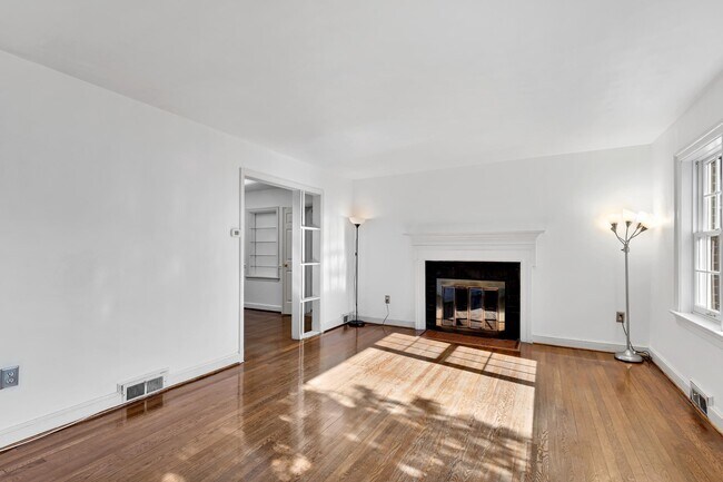 Building Photo - 1529 N Kenilworth St