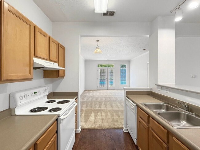 Building Photo - Grand Lakeside Escape: Spacious 3-Bedroom Retreat in Lakeshore Community