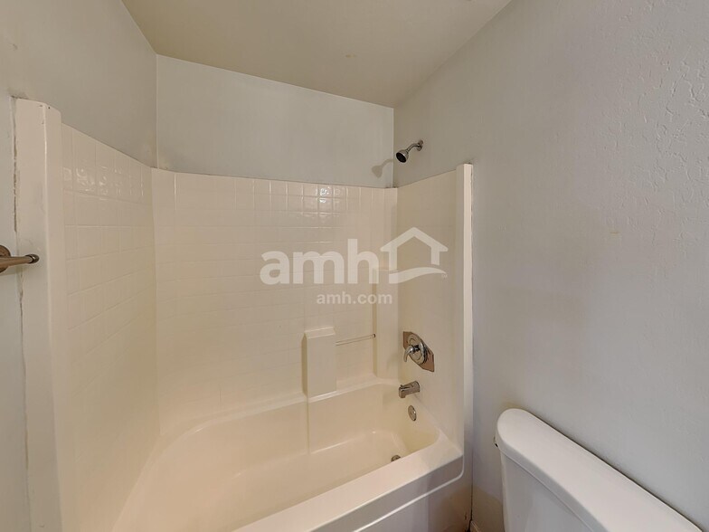 Building Photo - 15030 N 150th Ln