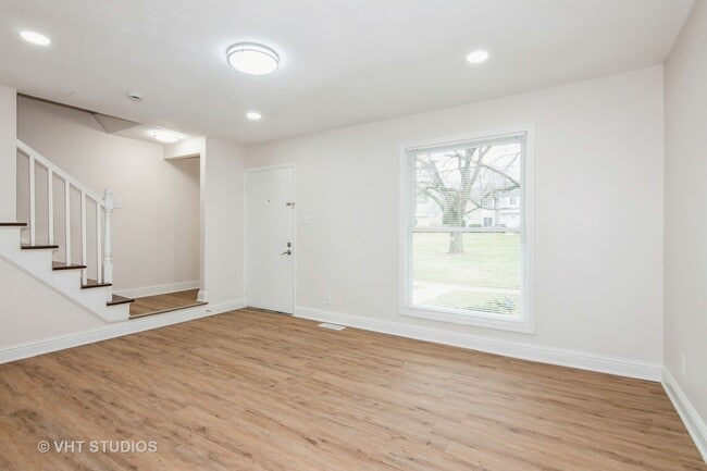 Building Photo - 452 Mallview Ln