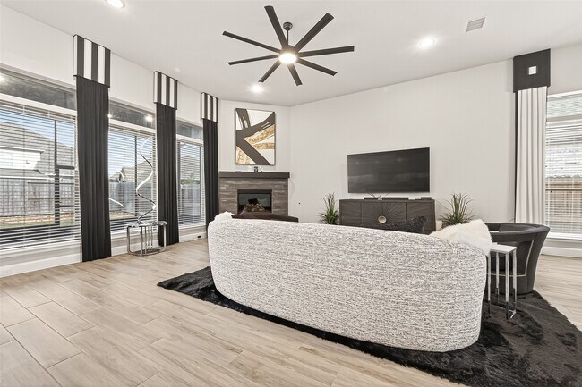 Building Photo - 2806 Sycamore Wood Trce