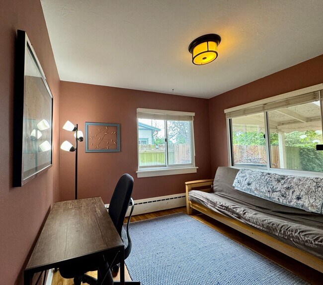 Building Photo - Beautiful 2 Bedroom Ranch Home Furnished o...