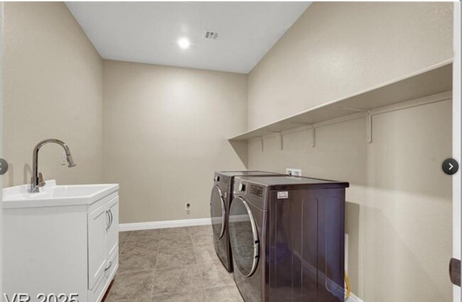 Building Photo - 4630 Summer Azure St
