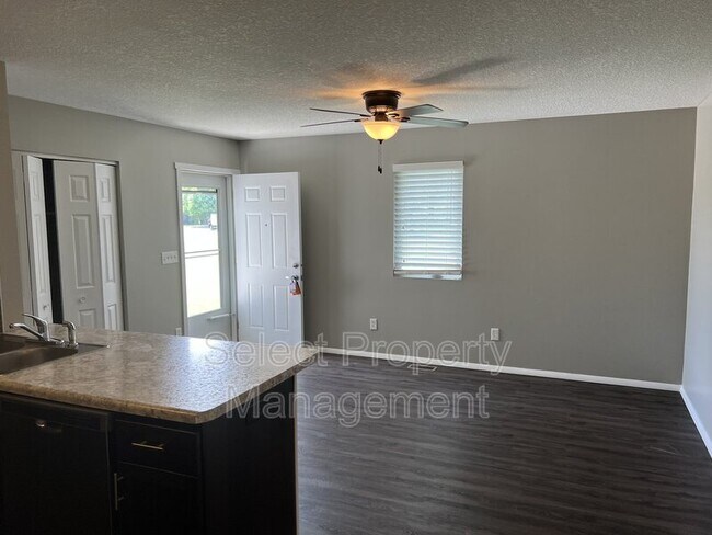 Building Photo - 2502 Alma St