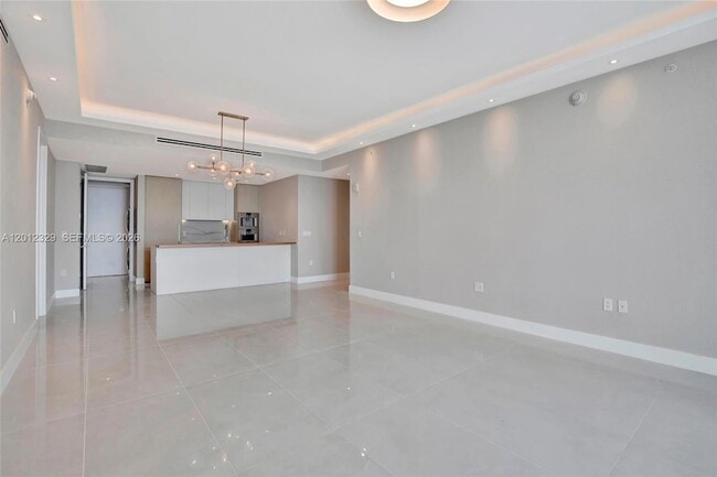 Building Photo - 15701 Collins Ave
