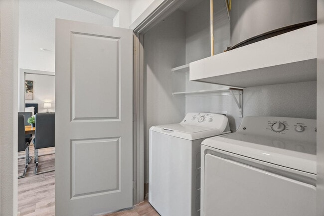 Building Photo - 12100 1/2 Ferrystone Glen Dr