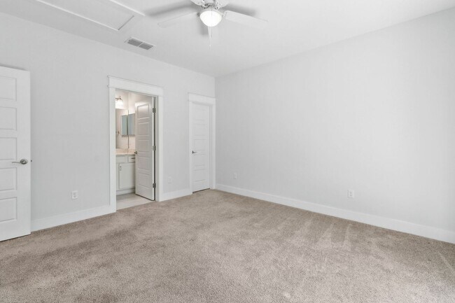 Building Photo - Amelia Island Cottage - Excellent condition