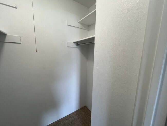 Building Photo - Charming One-Bedroom Condo with Southern E...