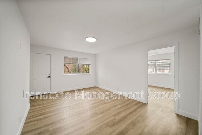 Building Photo - 4521 E 31st St