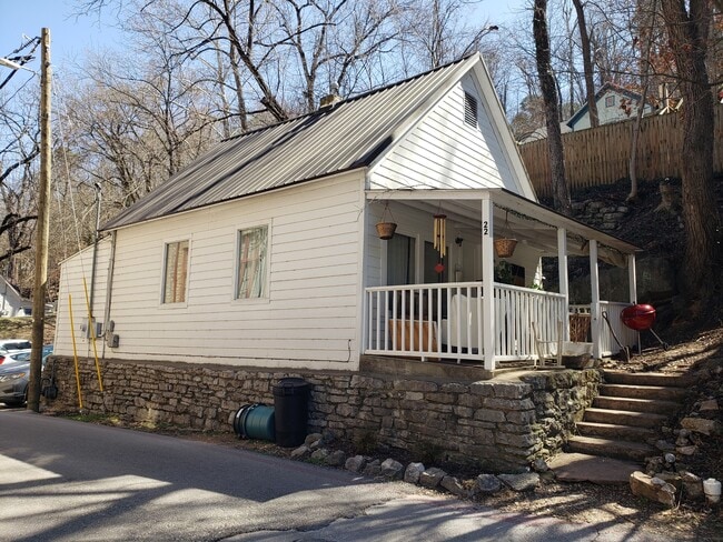 Primary Photo - 22 First St