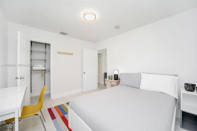 Building Photo - 6210 SW 59th Pl