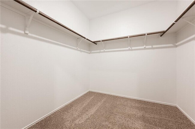 Building Photo - 5920 Eden Dr
