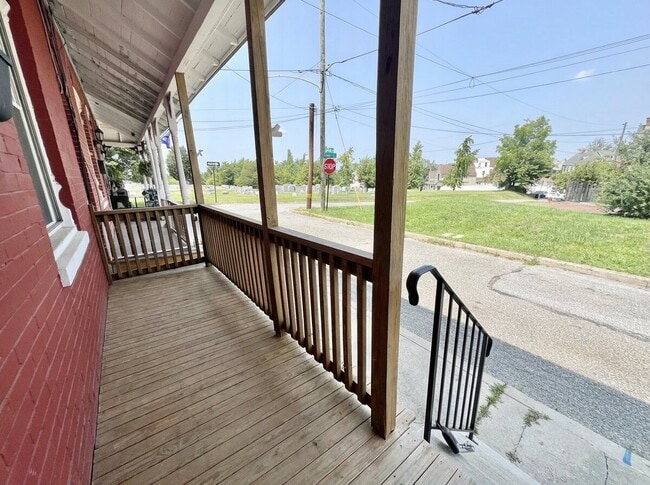 Building Photo - 222 Milligan St