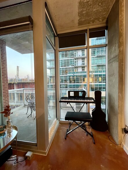 Building Photo - 600 12th Ave S