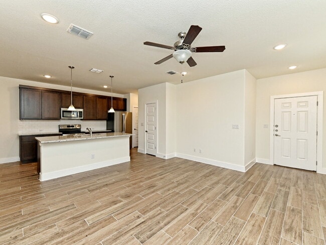 Building Photo - 432 Parkline Dr